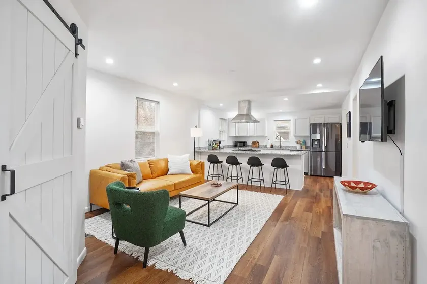 Stylish Retreat · Downtown Logan · Hocking Hills - Image 1