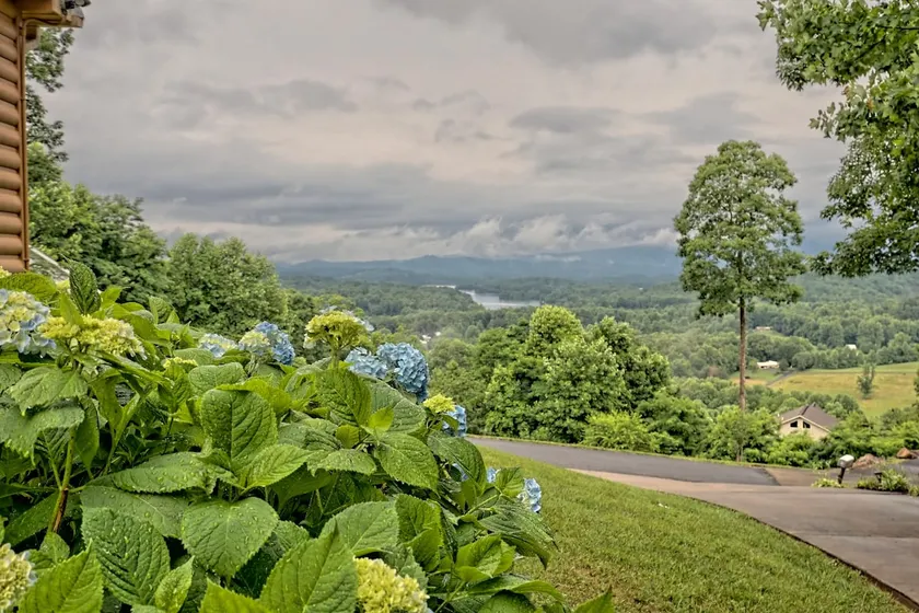 Bear’s Eye View by Chatuge Home Concierge | Lake & Mountain Views - Image 1