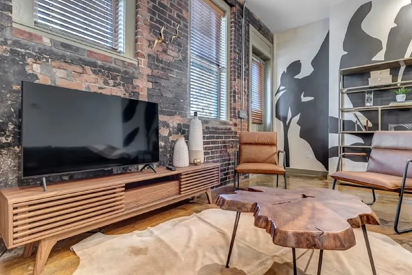 Adorable MCM Townhouse 5 Min from TIAA Bnk Fld! - Image 1