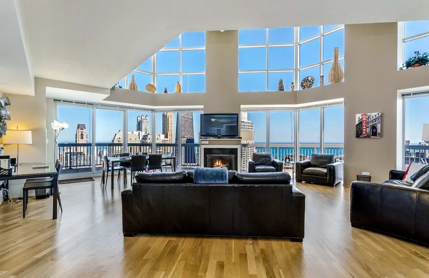 52nd Floor Penthouse with Skyline Views and Pool - Image 1
