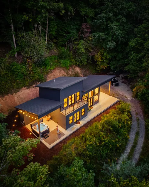 Summer Escape: Mountain Views & Secluded Space - Image 1