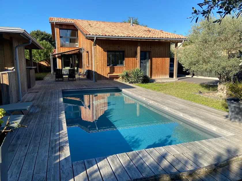 Sumptuous Cap Ferret Style House - Image 1