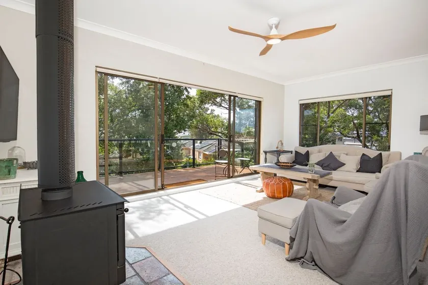 Saltbush Cottage Pet Friendly 1 Min Walk to Beach - Image 1