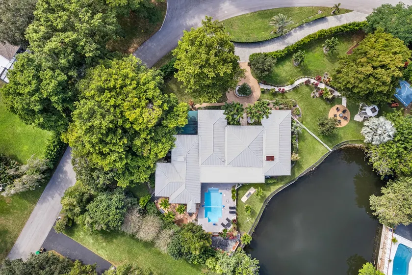 Amazing 8BR w Pool Lake ViewTons of Amenities - Image 1