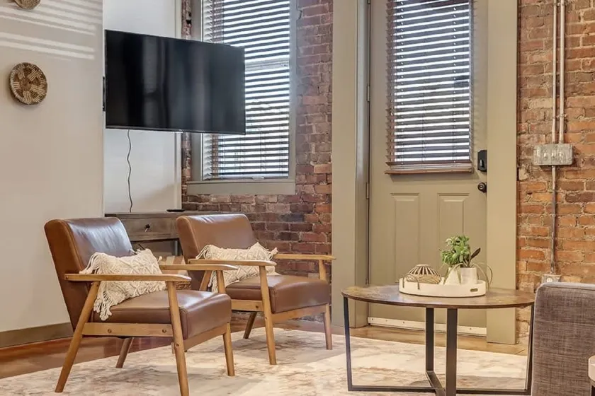 Modern, Insta-Worthy 2B Townhome in Walkable Springfield! - Image 1