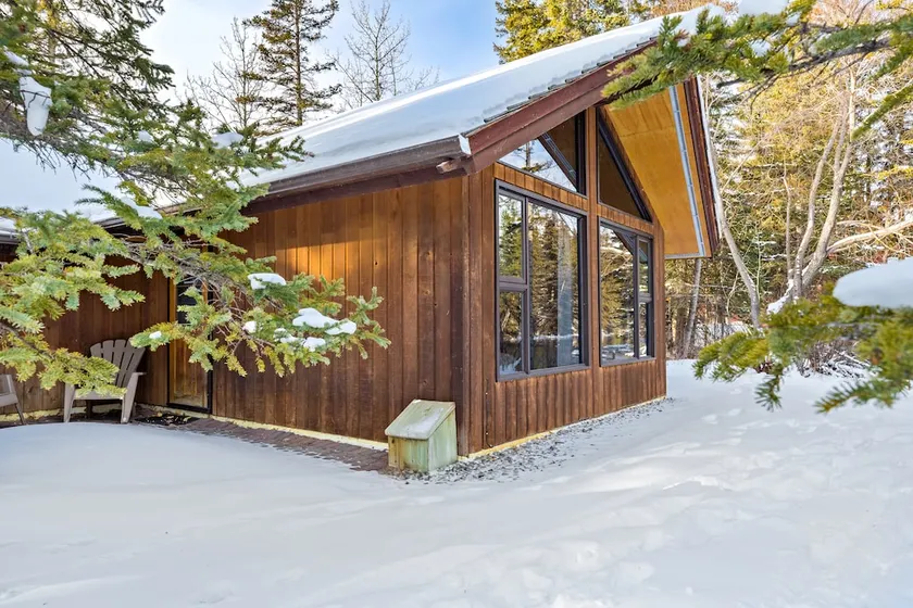 Lovely Suite with Full Kitchen, Close to Downtown! - Image 1