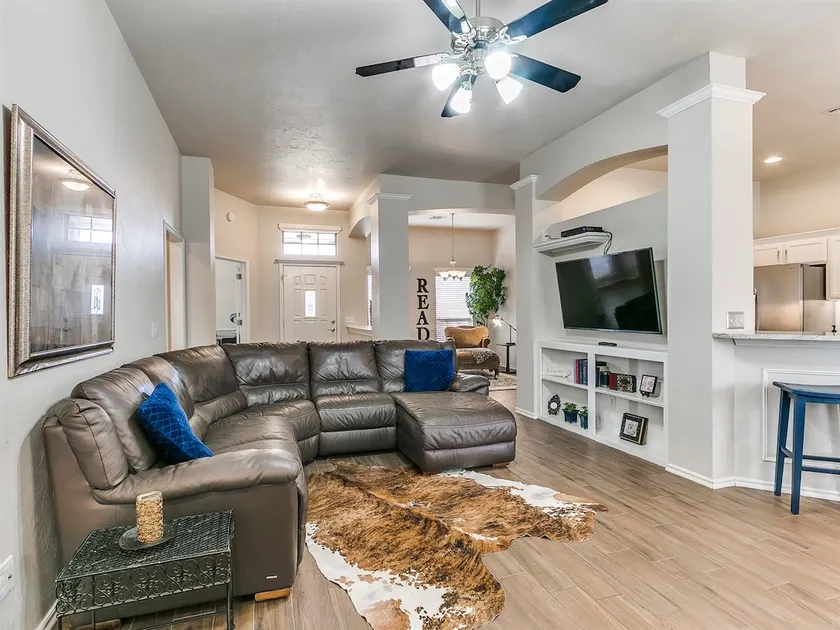 Zinc Charm - Spacious 3 bedroom home and Office - Image 1