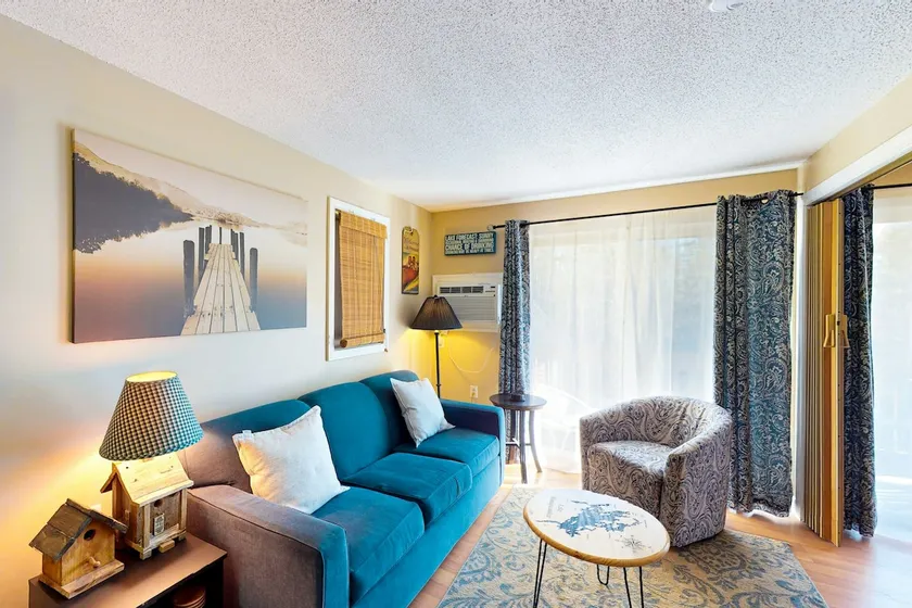 Conveniently located 1BR 2nd-Floor | Deck - Image 1