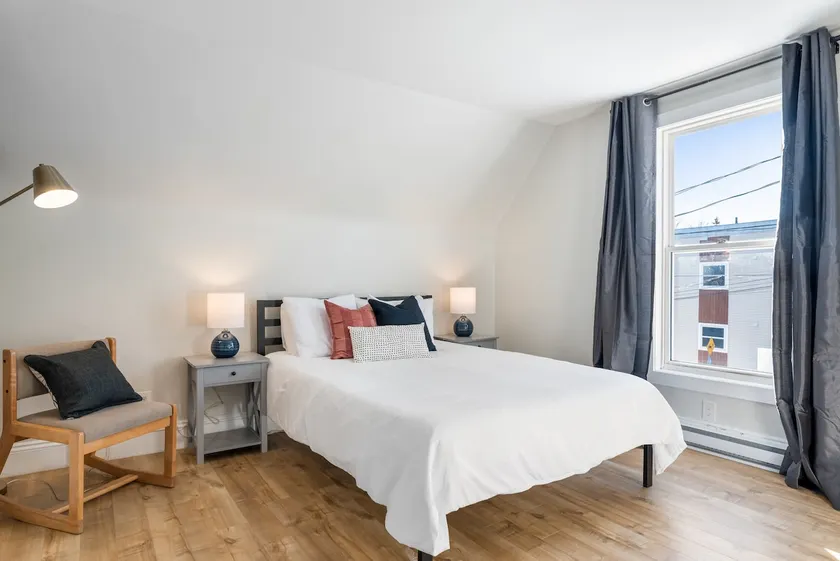 Downtown 2BDR - kitchen, Smart TV, Wifi - Image 1