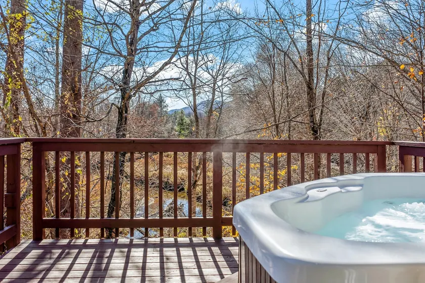 Ski,Hike,Relax Retreat W/private hot tub. - Image 1
