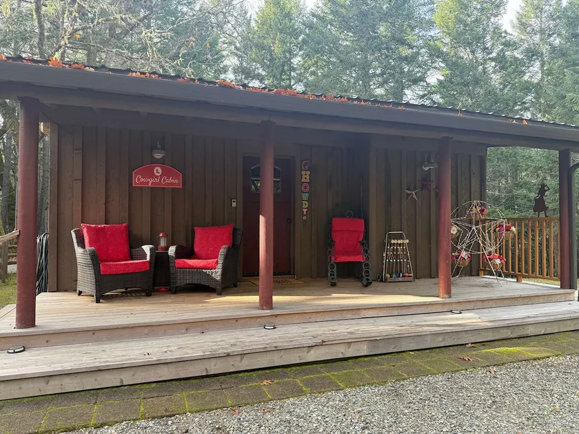 Cowgirl Cabin • 2 Queens • AC • W/D • Wi-Fi - Image 1