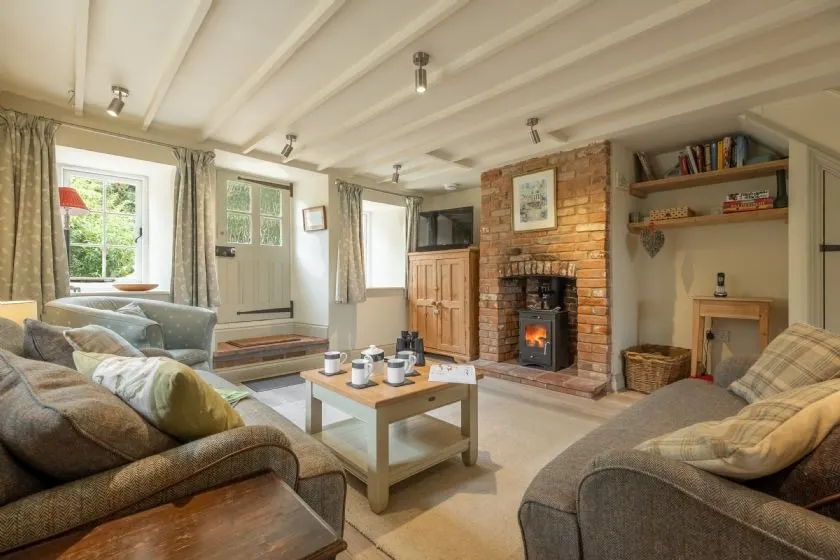 Un beau cottage de trois chambres récemment rénové à Thornham. - Image 1