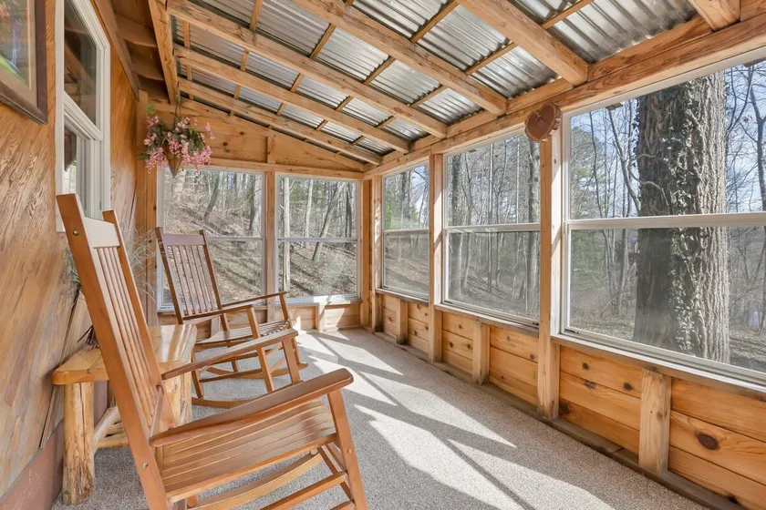 The Love Shack (Hocking Hills Area) - Image 1