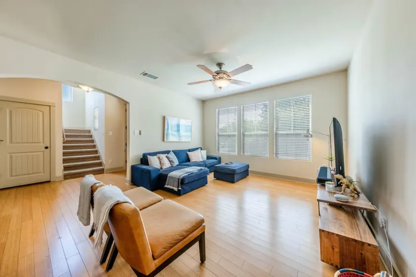 East ATX Home - Parking, NEW, Sleeps 6, Near DT - Image 1