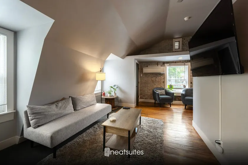 Lovely 1BR in Historic Ludlow Behind the Art Shop - Image 1