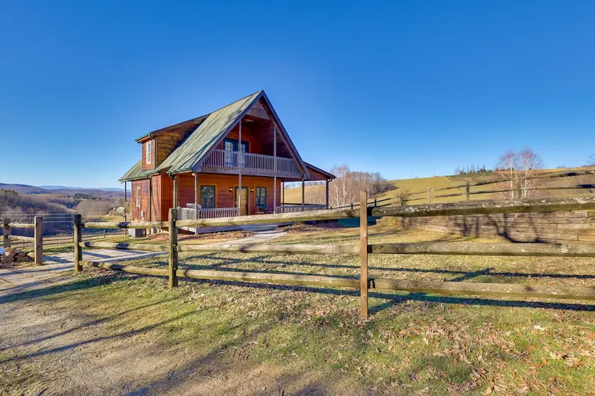 Decks, Panoramic Views! Mtn Retreat in Sparta - Image 1