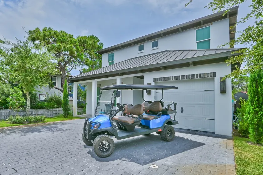 5 Min Walk to the Beach ~ Private Pool ~ Golf Cart - Image 1