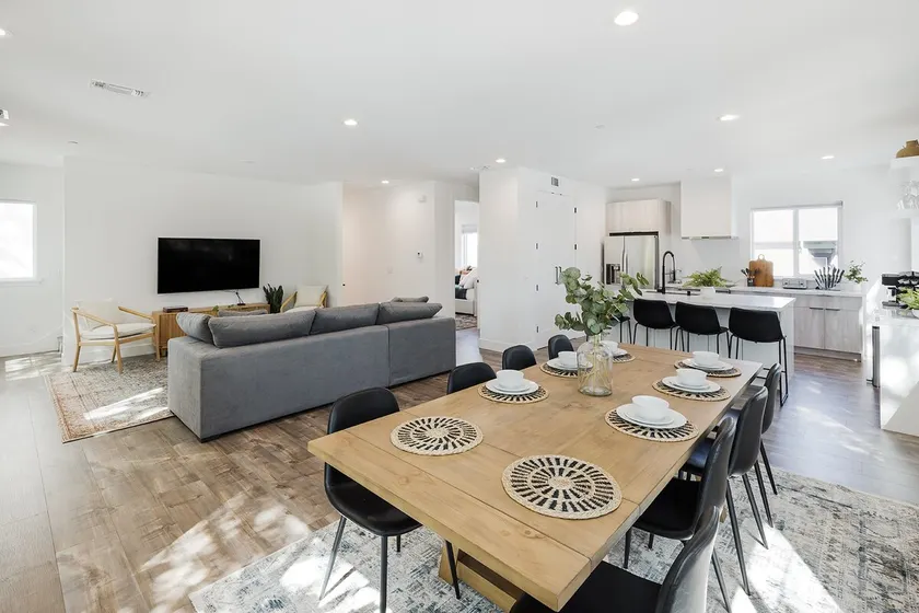Luxury 4 Bdr/2BR Home w/ Fast Wi-Fi & Streaming - Image 1