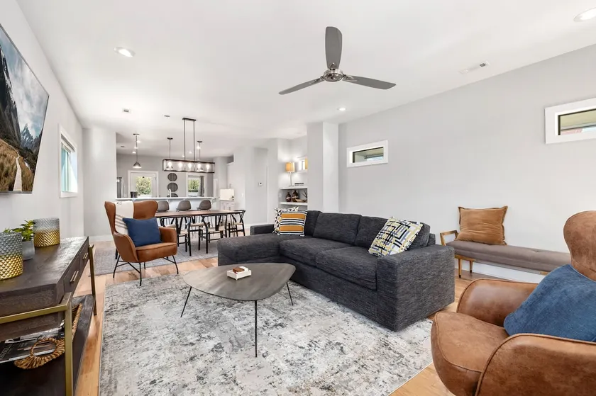 Porte Orange-Modern Home-1 mi from DT Fayetteville - Image 1