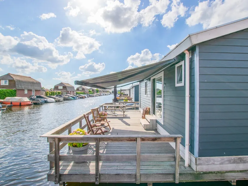 Modern chalet with private jetty on the water - Image 1