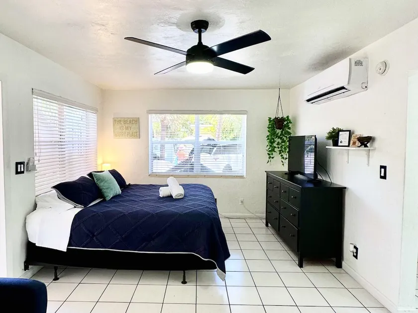 Sunny Family Condo Near Beach - Perfect for Fall - Image 1