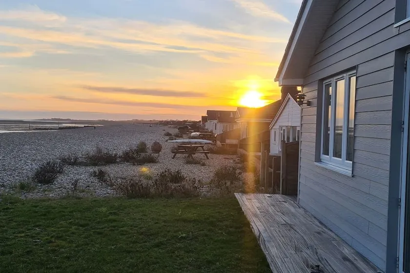Wow I'm living on the beach. Luxury 4 bed sleeps 8 - Image 1