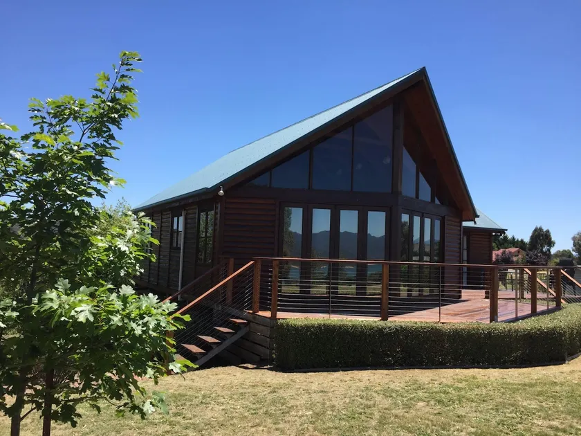 Mountain Bay Log Home - Image 1