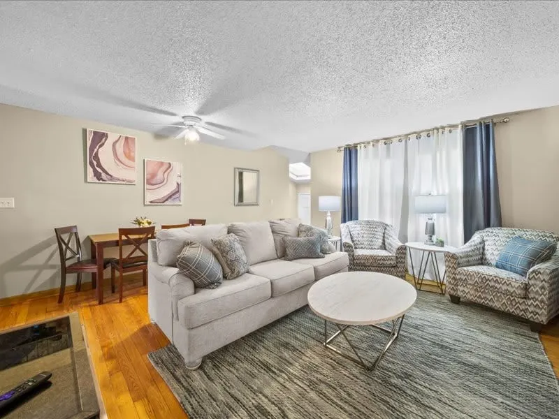 ​Pet-Friendly 1BR Condo with pool in Midtown Tulsa - Image 1