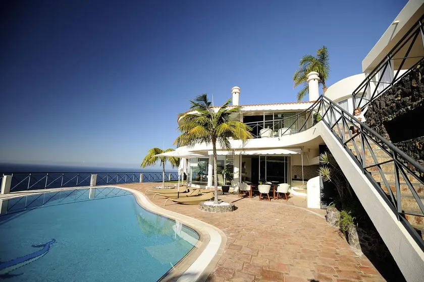 Luxuriöse Villa Bahía mit Infinity Pool, Panoramablick, Sauna und Fitnessbereich - Image 1