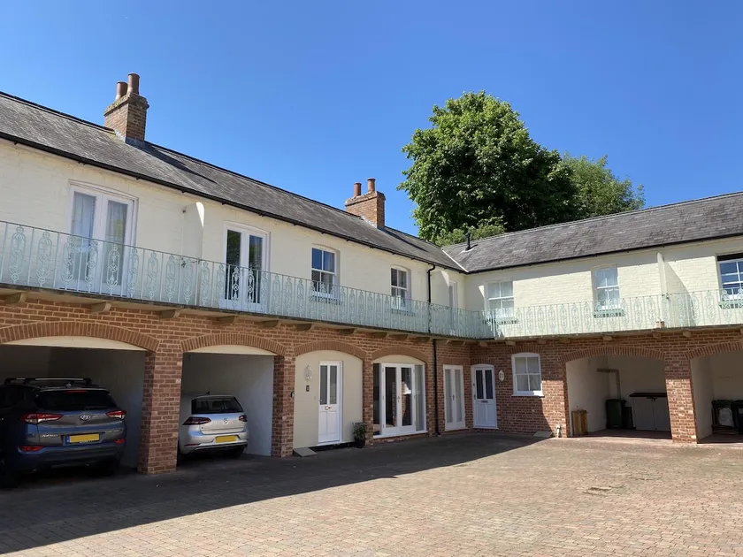 Seaside Mews - charming 2-bed cottage close to the sea - Image 1
