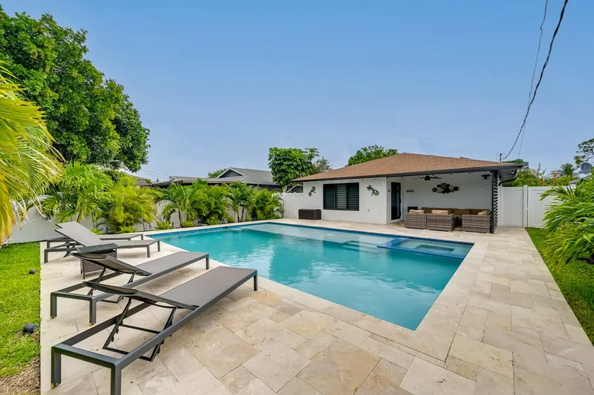 Walk to Beach: Getaway w/ Pool in Naples! - Image 1
