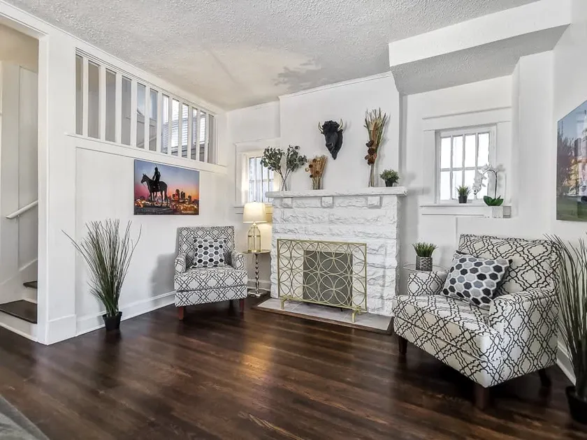 House w/ Excellent Locale. Beautifully remodeled! - Image 1