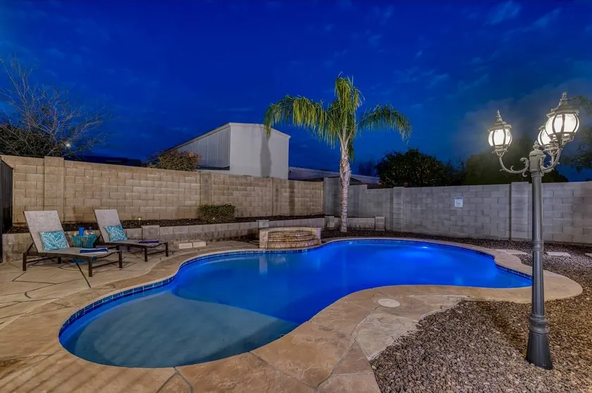 Designer's Work! Private with FREE Heated Pool - Image 1