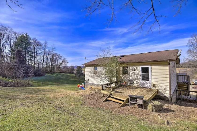 Bring Your Pet! Extended Meadowview Stay w/ Farm - Image 1