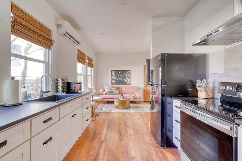 Bright 1BR/1BA - NW 23rd - Walk to Shops - Image 1