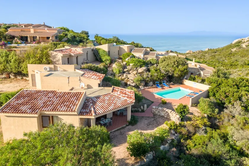 Ferienhaus Villa Alice mit Garten, gemeinschaftlich genutztem Pool & WLAN - Image 1