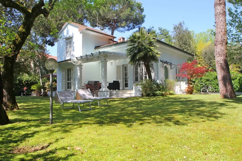 Private Villa for 8 Persons with garden and beach resort - Image 1