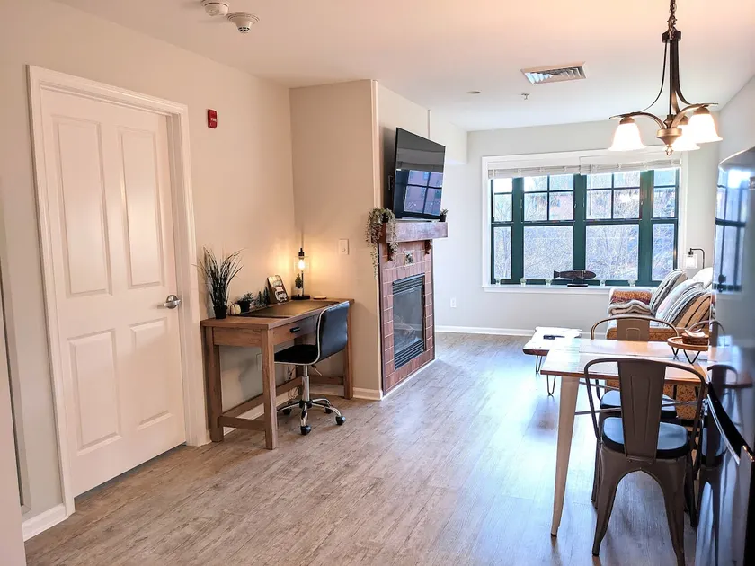 Renovated Chic Premium 1 bdrm - Image 1