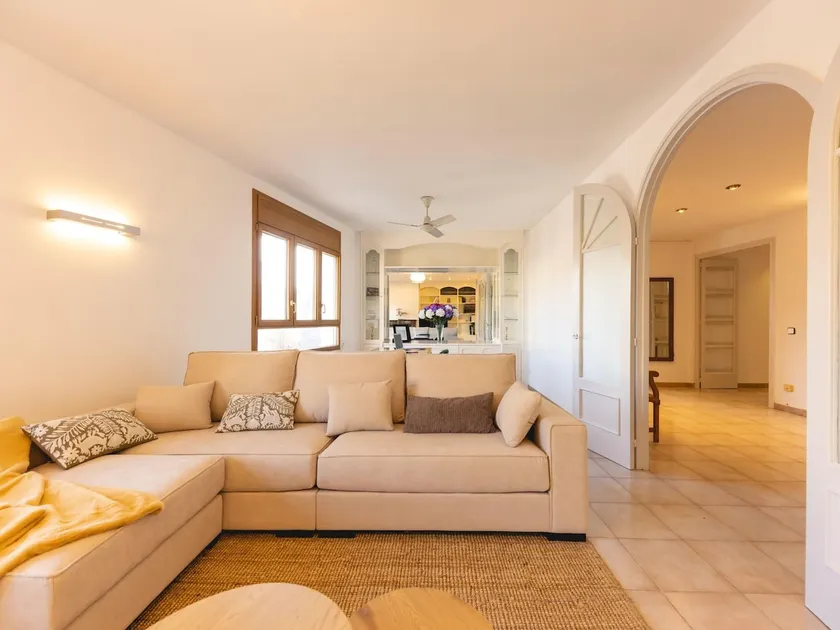 Bravissimo El Lleó, bright 4-bedroom apartment - Image 1