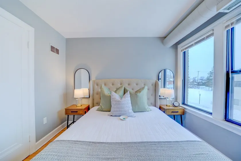 Lovely Mid-Century Modern - Apt B - Image 1