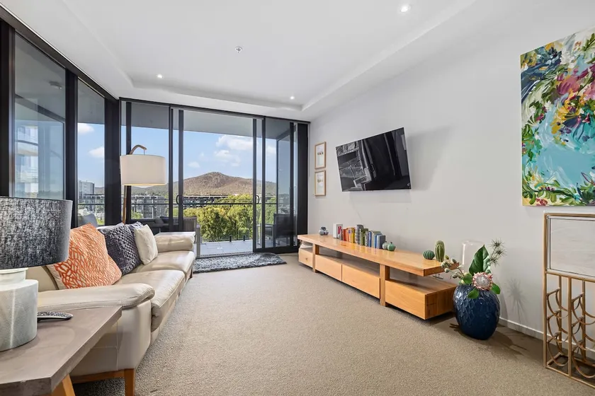 Sky High Views in the Heart of Canberra - Image 1