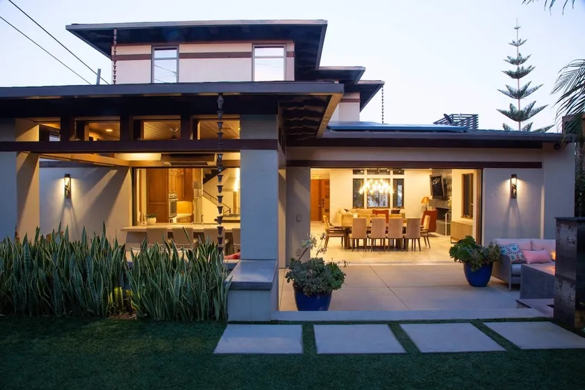 Jewel in SB: walk to the beach, enjoy the outdoor patio & firepit! - Image 1