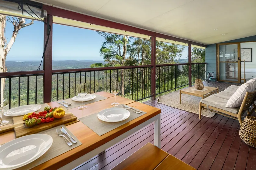 Montville Retreat With Hinterland & Coastal Views - Image 1