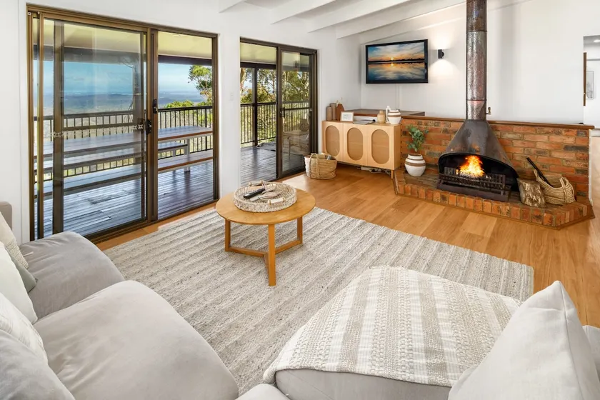 Montville Retreat With Hinterland & Coastal Views - Image 1