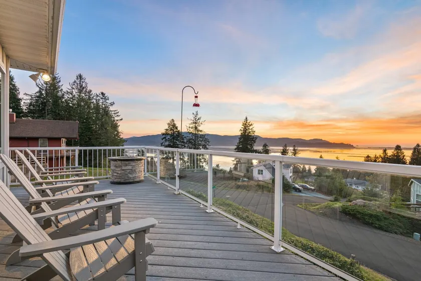 Ocean Views, Pet Friendly, Hot Tub, Game Room - Image 1