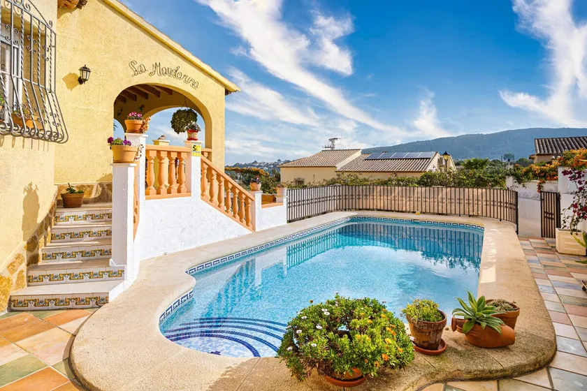 Appartement \"La Mandarina\" avec vue sur les montagnes, piscine, Wi-Fi, climatisation et terrasse. - Image 1