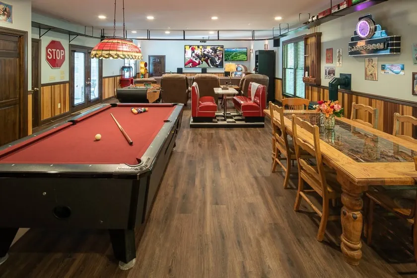 GameRoom Cottage - Room for 12 and tons of fun! - Image 1