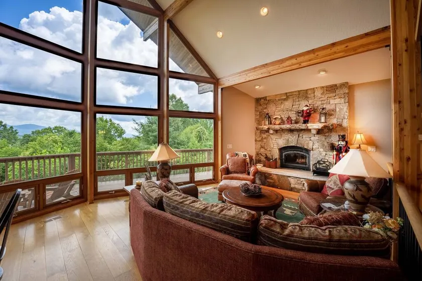 --Mountain Chalet Getaway with Breathtaking View Next to Tail of Dragon-- - Image 1