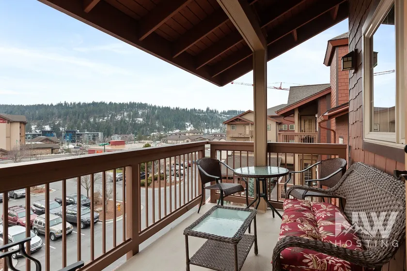 Riverstone—Top-Floor Condo, Modern Kitchen - Image 1