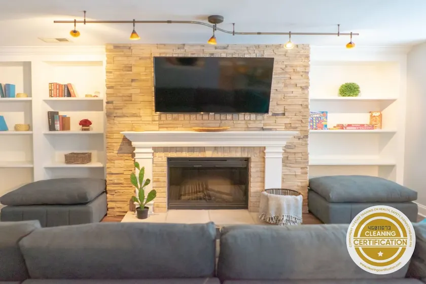 Stylish Downtown Escape / ABODEbucks - Image 1